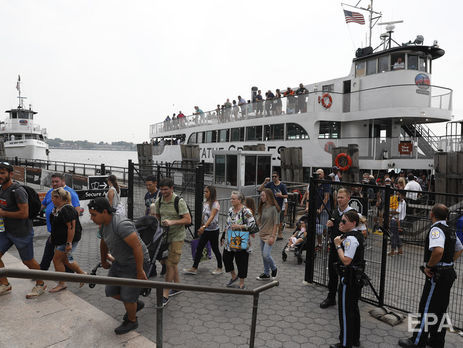 В Нью-Йорке с острова Свободы эвакуировали 3400 человек из-за взрыва. Видео