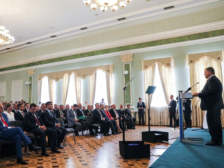 Порошенко заявив, що Україна планує розірвати договір про дружбу і співробітництво з РФ