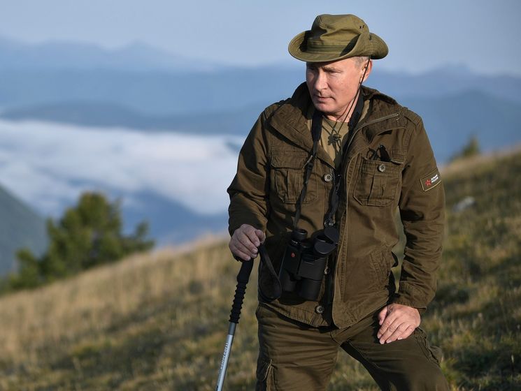 ﻿Кашин звернув увагу, що куртка Путіна з нашивкою "Армія Росії" схожа на американську Abercrombie &amp; Fitch. У Кремлі висловили здивування