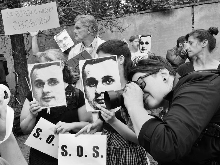﻿У Празі під посольством РФ пройшла акція "Тихий протест" на підтримку Сенцова
