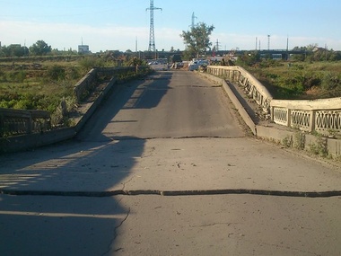 СМИ: Ночью в Северодонецке Луганской области боевики взорвали мост через реку