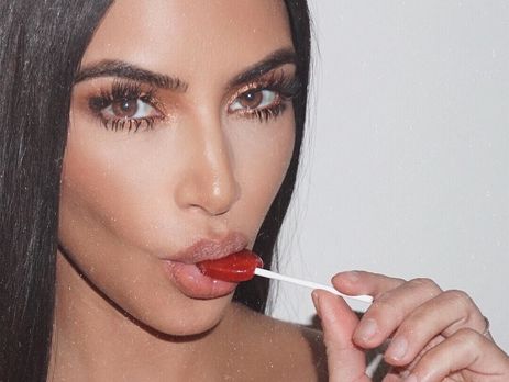 Кардашян продемонстрировала свою любимую пляжную позу