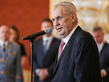 Земан предложил снять санкции с России