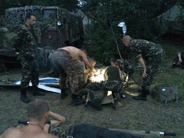 СМИ: Бойцы николаевской десантной бригады прорвали кольцо террористов в Луганской области и вывезли тяжелораненых в тыл