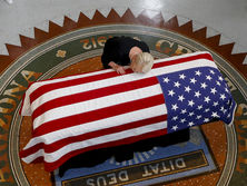 В Аризоне прощаются с сенатором Маккейном. Фоторепортаж