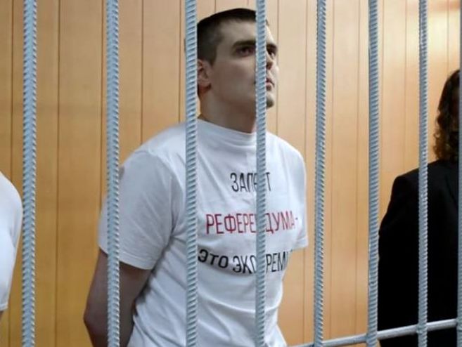 ﻿У РФ на волю вийшов журналіст РБК, засуджений за заклики до референдуму