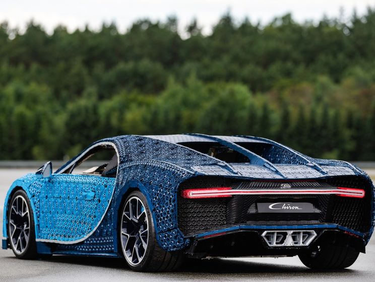 ﻿Із LEGO побудували модель Bugatti. Відео