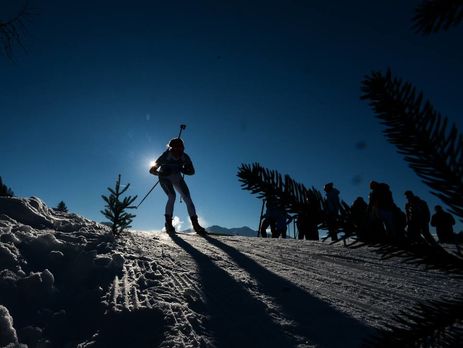 Четырех российских биатлонистов заподозрили в использовании допинга