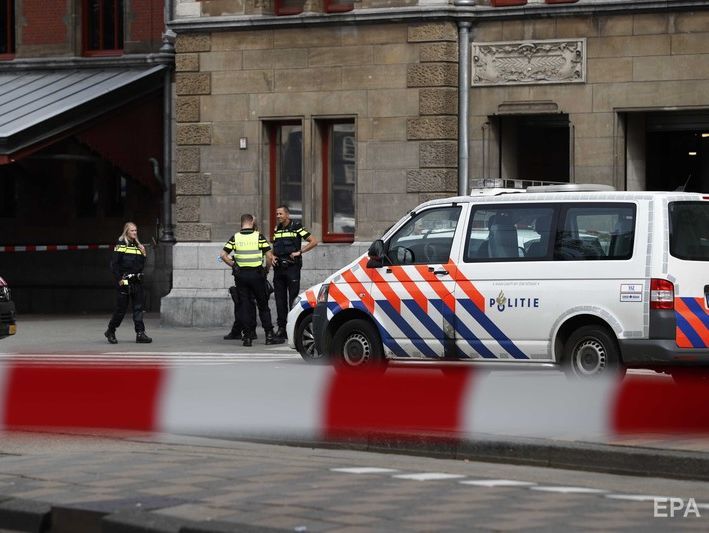 ﻿Чоловік із ножем поранив двох людей на вокзалі в Амстердамі