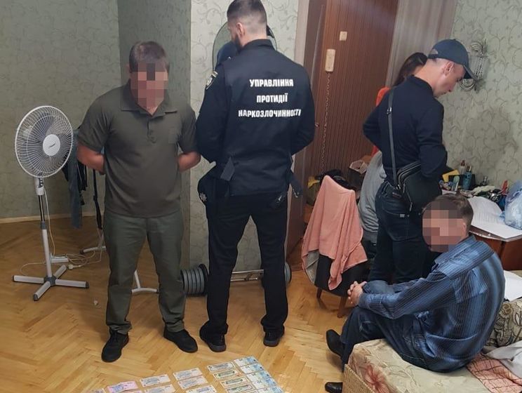 ﻿У Києві затримали співробітника СІЗО за збут наркотиків ув'язненим – поліція