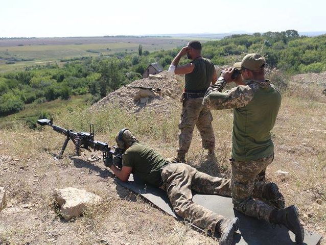 Сутки на Донбассе: четверо украинских военных ранены, еще четверо получили легкие повреждения
