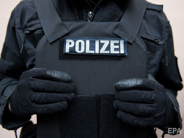 ﻿У Німеччині двох співробітників поліції усунули від служби через нацистські вітання