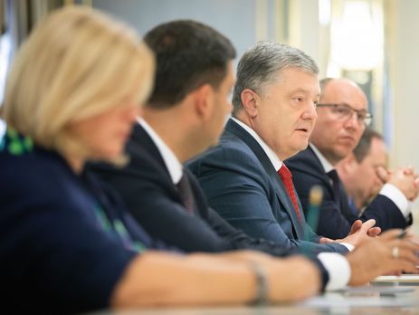 Порошенко: Мы изымаем норму переходных положений Конституции, на основании которой в Украине пребывал Черноморский флот РФ
