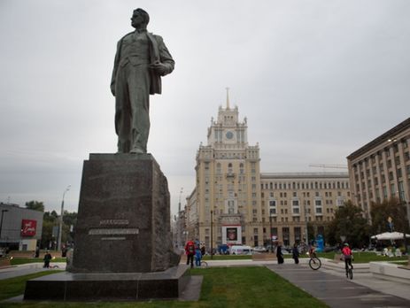 В России школьнице отказались продавать стихи Есенина, Маяковского и Бродского, изданные с пометкой 18+