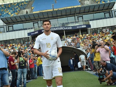 ﻿Збірна України з футболу презентувала білий комплект форми з гаслом 