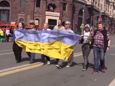 В Москве задержали шестерых активистов, одетых в цвета украинского флага