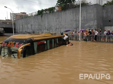 Жертвами тайфуна 
