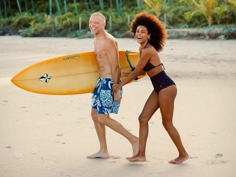 Жена Касселя побрила ему голову