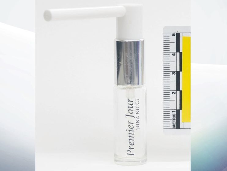 ﻿Британська поліція показала фото флакона від парфумів, у якому був "Новачок"