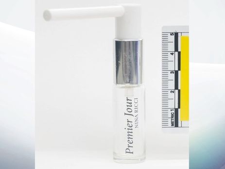 ﻿Британська поліція показала фото флакона від парфумів, у якому був 