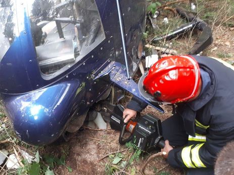 В Киеве на Трухановом острове разбился пассажирский вертолет. Фоторепортаж