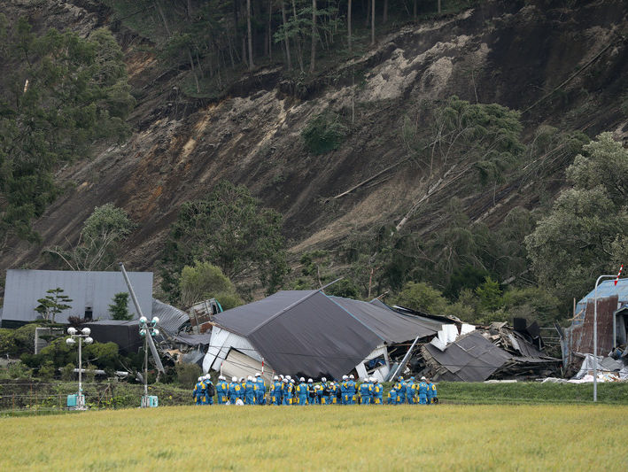 ﻿У Японії жертвами потужного землетрусу стало 16 осіб. Відео