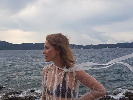 Собчак продемонстрировала оголенные ноги 