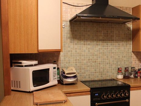 Какую посуду нельзя использовать в микроволновой печи