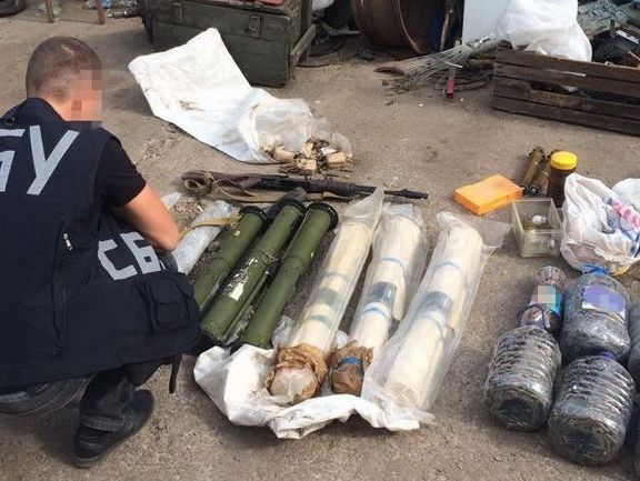 У жителя Днепропетровской области обнаружен тайник с оружием и боеприпасами &ndash; СБУ