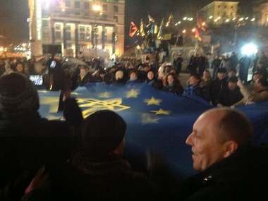 Месяц еврореволюции. Фоторепортаж с вечернего Евромайдана