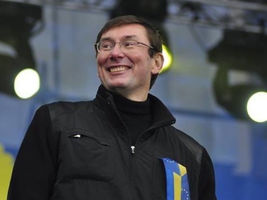 Луценко призвал Майдан не расходиться до свержения "бандократического режима Януковича"