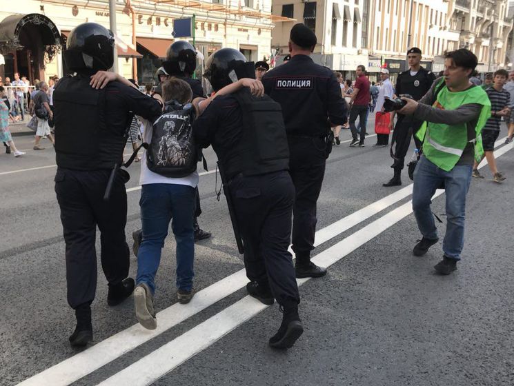 ﻿На акціях протесту у Санкт-Петербурзі затримують дітей