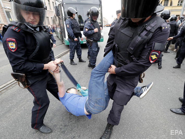В России задержали сотни участников протестов против повышения пенсионного возраста