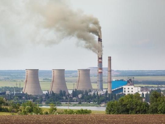 "Донбассэнерго" уже получила 37 тыс. т нефтекокса для Славянской ТЭС. Политики заявляют о токсичности топлива