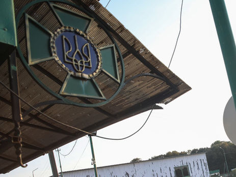 ﻿У Держприкордонслужбі України заявили, що українські моряки потрапили в окупований Крим через проблеми із двигуном