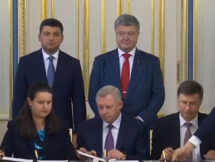 ﻿Україна і ЄС підписали угоду про макрофінансову допомогу в сумі €1 млрд