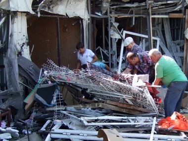 В районе обстрела Кировского района Донецка орудуют мародеры. Фоторепортаж