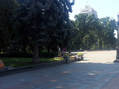 В Мариинском парке в Киеве убрали 16 незаконных сооружений