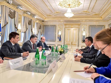 Порошенко – Расмуссену: Из-за возможной агрессии Украина надеется на эффективное взаимодействие с НАТО