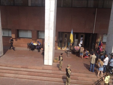 Милиция задержала мужчину, который бросил гранату возле Украинского дома в Киеве