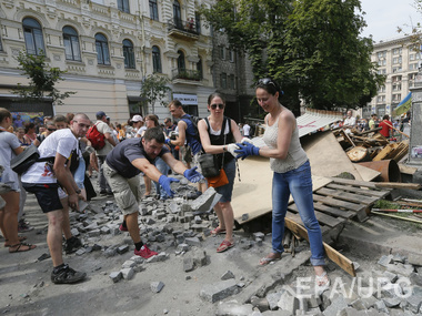 Центр столицы убирали более тысячи киевлян