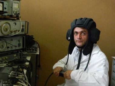 Тернопольский радиозавод "Орион" отправил первую партию шлемофонов на базу бронетанковых войск