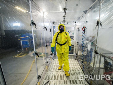 ВОЗ одобрила использование непроверенных препаратов против вируса Эбола после смерти испанца