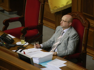 Турчинов пообещал, что Рада рассмотрит люстрационные законы в четверг