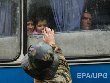 За сутки через гуманитарный коридор Луганск покинули 350 человек