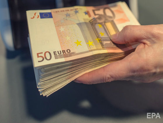 ﻿Гривня до євро подешевшала до 32,93 грн/€