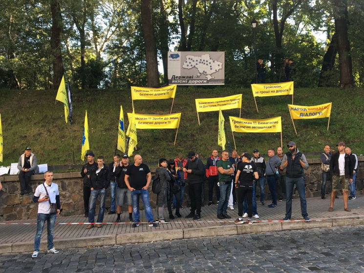 ﻿У Києві відбувається акція протесту водіїв авто на єврономерах