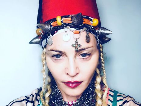 Приемные дети Мадонны устроили танцы на кухне