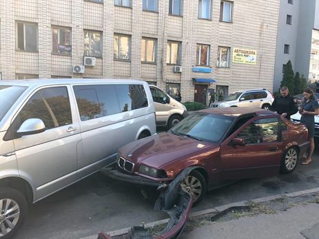 Спецназ НАБУ пытался забрать микроавтобус Холодницкого. Видео