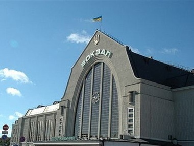 В Киеве опять сообщили о минировании железнодорожного вокзала и станции метро "Почтовая площадь"